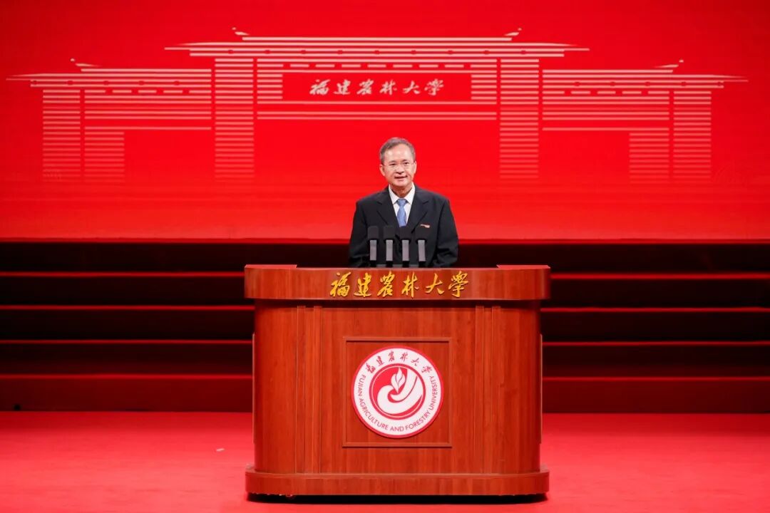 President Xie Suyuan delivers the university’s high-quality development report.